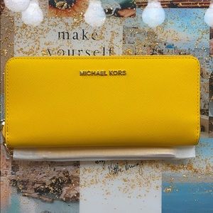 Michael Kors Jet Set Travel Wallet